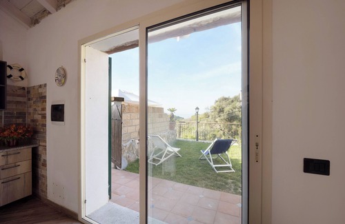 Pompeiana Casa | Casa de vacaciones 'Timo' con vistas al mar, piscina compartida y aire acondicionado