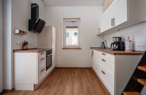 Krumbach Casa | Casa de vacaciones 'Tiny Time' con terraza privada, jardín compartido y Wi-Fi