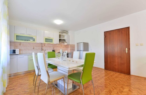 Suhovare Chalet De Esquí | Holiday Home Vesna with pool and children area