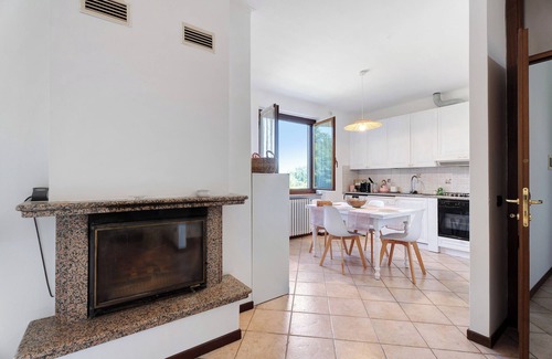 Angera Casa | Casa de vacaciones 'Villa Fox' con jardín, balcón y Wi-Fi compartido