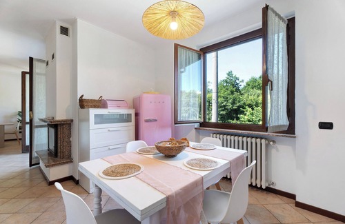 Angera Casa | Casa de vacaciones 'Villa Fox' con jardín, balcón y Wi-Fi compartido