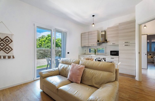 Arona Casa | Casa de vacaciones 'Villa Lilia Appartamento Verde' con jardín compartido y Wi-Fi