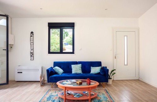 Allauch Casa | Holiday Home 'Villa Tania' with Mountain View, Wi-Fi and Air Conditioning