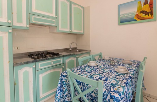 Capo d'Orso Casa | Casa de vacaciones "Villetta Bilocale Porto Mannu D6" con vistas al mar y terraza