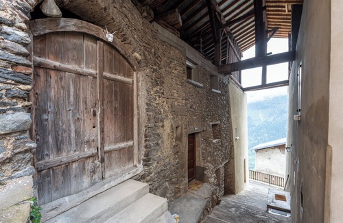 Aime Casa | Casa de Vacaciones 'Volets Verts' con Vista a la Montaña, Jardín Compartido y Wi-Fi