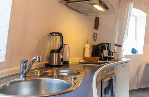 Cuxhaven Casa | Holiday Home 'Windmill Betty by the North Sea' with Private Terrace, Private Garden and Wi-Fi