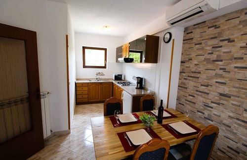 Strmac Casa | Casa vacacional con piscina y aire acondicionado