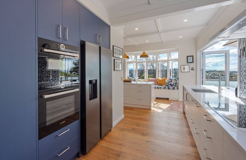 Nelson South Casa | Holiday home with a hottub and views, near Nelson City and Tahunanui Beach