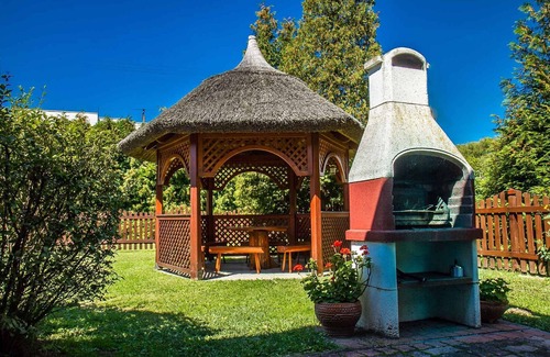 Balatonbereny Casa | Casa vacacional con un hermoso jardín y piscina