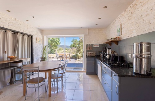 Rigarda Casa | Casa de vacaciones 'Gite Avec Dortoirs' con vistas al lago, jardín privado y balcón