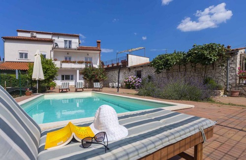 Kujici Casa | Holiday home with pool and air conditioning