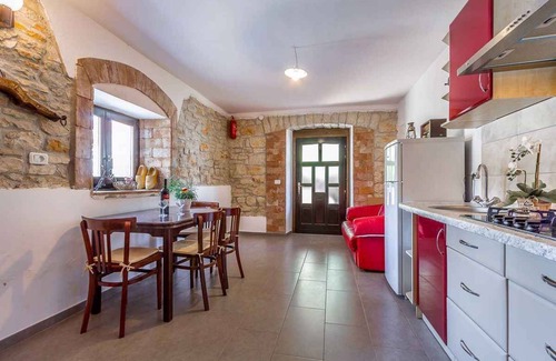 Peresiji Casa | Casa vacacional con pisicna en zona tranquila