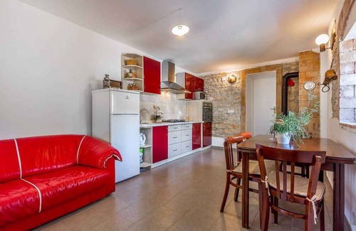 Peresiji Casa | Casa vacacional con pisicna en zona tranquila