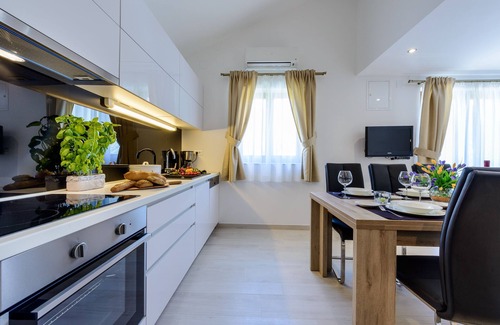 Zaton Casa | Holiday Home with Private heated Pool, Sea view & Basketball Court