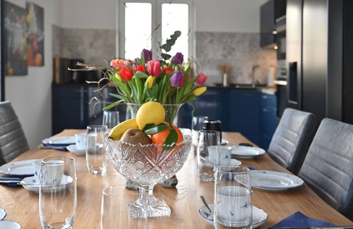 Puddemin Casa | Casa vacacional con techo de paja, gran propiedad y camino privado al puerto