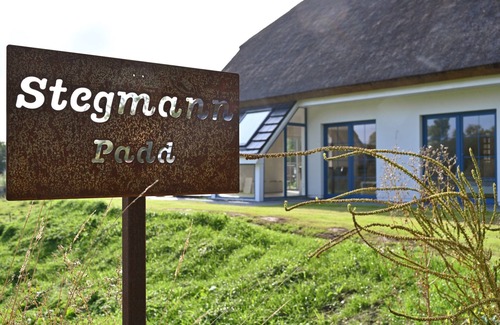 Puddemin Casa | Casa vacacional con techo de paja, gran propiedad y camino privado al puerto