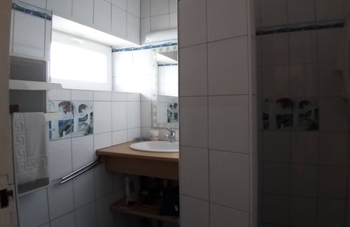 Plomodiern Casa | Holiday house 600m from the beach (H)