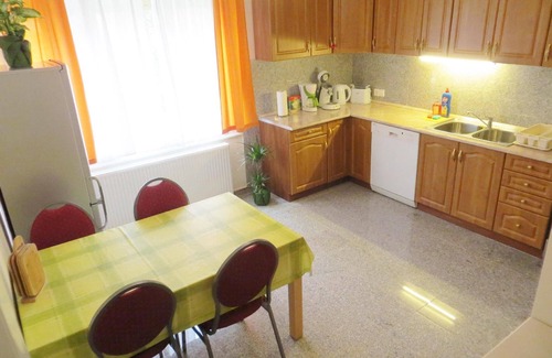 Balatonszarszo Casa | Casa de vacaciones Balatonszárszó para 1 - 16 personas con 5 dormitorios - Casa de vacaciones