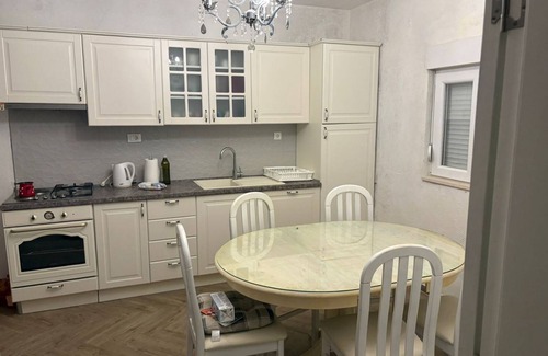 Primorski Dolac Casa | Casa de vacaciones con aparcamiento Primorski Dolac, Zagora (K-23544)