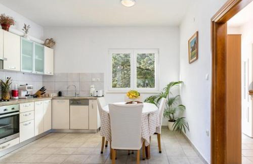 Mirce Casa | HOLIDAY HOUSE Ose