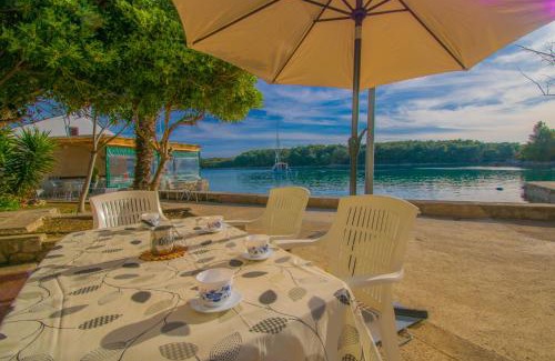 Punta Kriza Apartamento | Holiday house Punta Blue & Orange 5m from the sea, island Cres