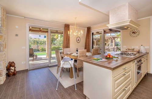 Porat Villa | Casa de vacaciones SEASCAPE I con piscina climatizada y amplio jardín
