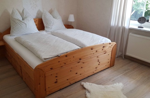 Hundorf Casa | Casa de vacaciones "Seewind" directamente en el Schweriner Außenensee óptimo para 4 personas