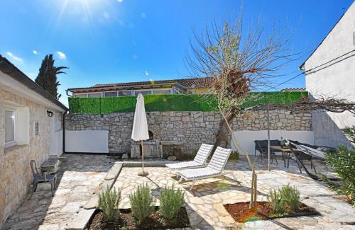 Dracevac Casa | Holiday house Vento with private backyard