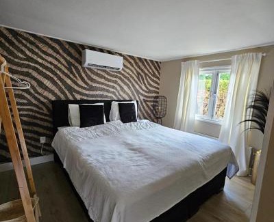 Voorthuizen Apartamento | Holiday house with private SAUNA and HOTTUB on park de Ijsvogel with swimming pools and children entertaiment AIRCO