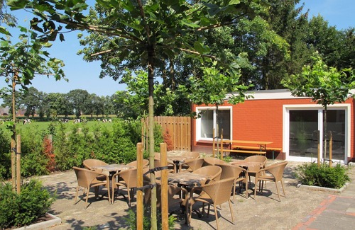 Rhauderfehn Casa | Casa de vacaciones XXL para 24 personas con cine, wellness, bar, 12 habitaciones y 10 baños.