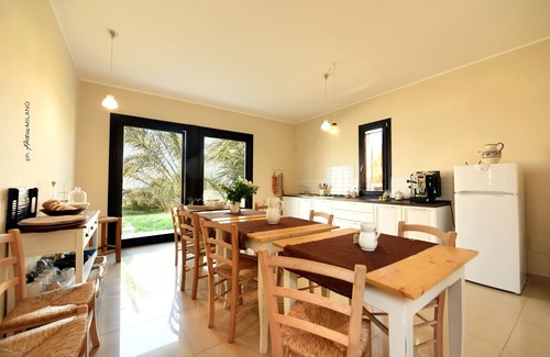 Alezio Villa | Vacaciones en Salento en total Relax, Villa con gran jardín y piscina.