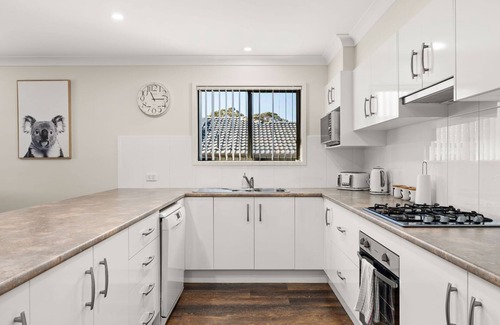 Sussex Inlet Casa | Holiday In The Moos - Four bedroom home of relaxation!