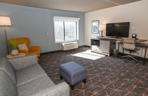 Mayfield Hotel | Holiday Inn Cleveland-Mayfield by IHG