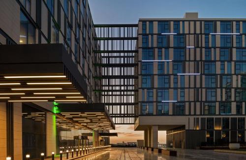 Dubai World Central Hotel | Holiday Inn Dubai Al-Maktoum Airport by IHG