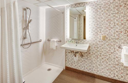 East Windsor Hotel | Holiday Inn East Windsor by IHG