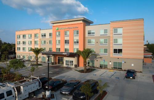 Harbor Hotel | Holiday Inn Express & Suites Hawaiian Gardens by IHG