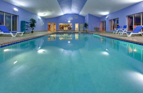 Pleasant Prairie Hotel | Holiday Inn Express Hotel & Suites Pleasant Prairie-Kenosha by IHG