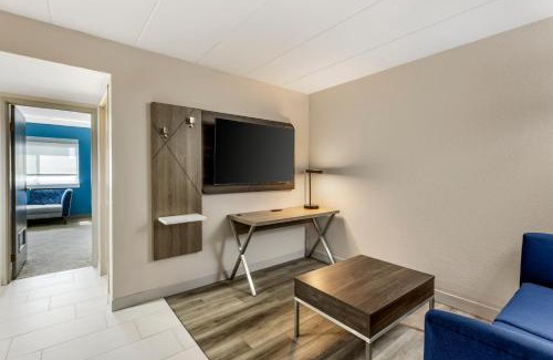 Downers Grove Hotel | Holiday Inn Express Chicago-Downers Grove by IHG