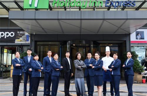 Jinniu Hotel | Holiday Inn Express Chengdu North Railway Station by IHG - Near Panda Base, Near Chunxi Road Free laundromat