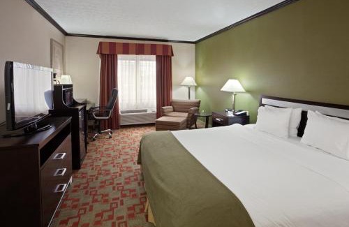 Brook Park Hotel | Holiday Inn Express Cleveland Airport - Brook Park by IHG