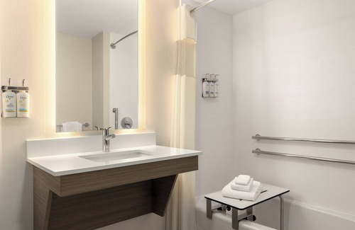 Terry Sanford Hotel | Holiday Inn Express Fayetteville Fort Bragg by IHG