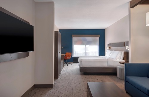 Prattville Hotel | Holiday Inn Express Hotel & Suites Prattville South by IHG