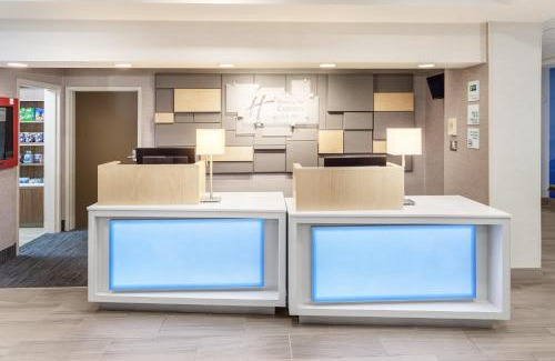 Woonsocket Hotel | Holiday Inn Express Hotel & Suites Providence-Woonsocket by IHG