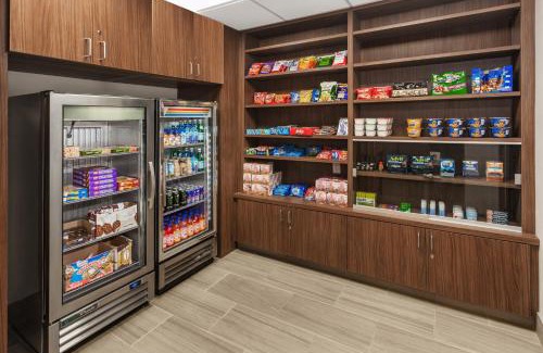 Woonsocket Hotel | Holiday Inn Express Hotel & Suites Providence-Woonsocket by IHG