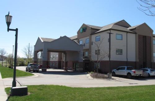 Lincoln Hotel | Holiday Inn Express Hotel & Suites Lincoln South by IHG