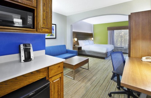 Milford Hotel | Holiday Inn Express Hotel & Suites Cincinnati Northeast-Milford by IHG