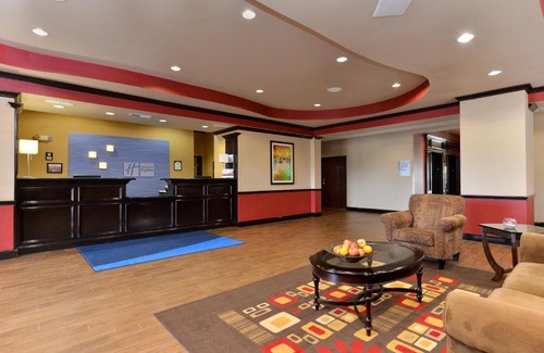 Sherman Hotel | Holiday Inn Express Hotel & Suites Sherman Highway 75 by IHG