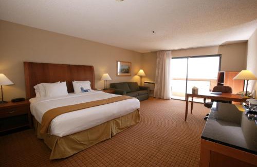 Ventura Hotel | Holiday Inn Express Hotel & Suites Ventura Harbor by IHG