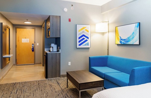 Southwest Raleigh Hotel | Holiday Inn Express Hotel & Suites Raleigh SW NC State by IHG