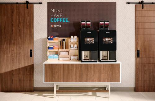 Rochester Hotel | Holiday Inn Express Hotel & Suites Rochester by IHG